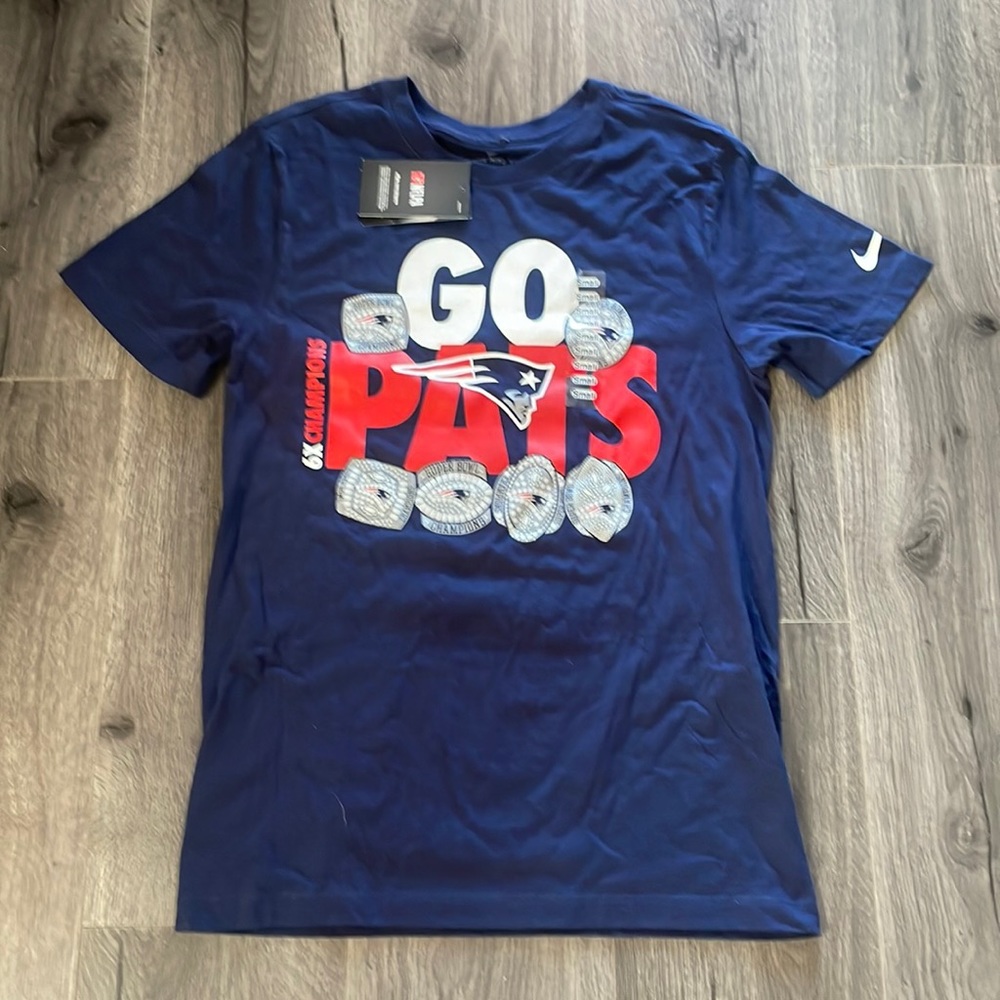 NFL Football New England Patriots size Small Men’s Tee